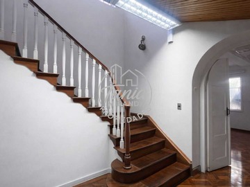 Oficina en arriendo mensual en Oficina Ideal para Inversión Segura (171708), Providencia - 6 baños