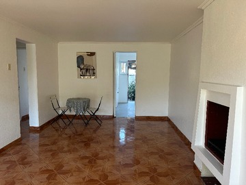 Casa en venta en Casa en Venta de 3D + 2B en las Condes Barrio Sebastián Elcano - 3 dormitorios, 2 baños