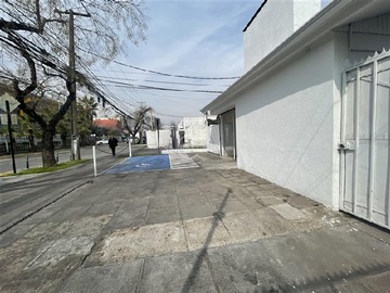 Local Comercial en venta en Buenaventura/ Embajador Dousinague, Vitacura - 3 baños