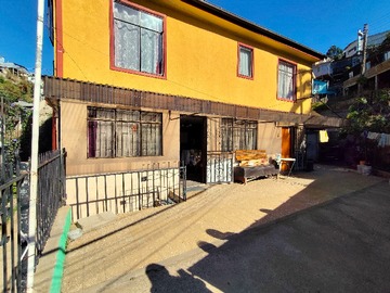 Casa en venta en Venta de Casa Dos Pisos Cerro las Cañas Valparaiso - 4 dormitorios, 2 baños