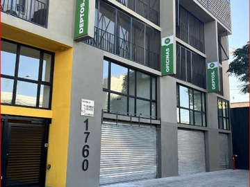Local Comercial en venta en Venta Locales Arturo Prat de 62 M UF 5.578 Santiago - 1 baño