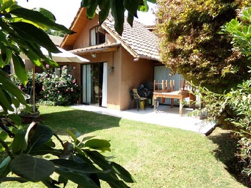 Casa en venta en cercana Consistorial, Peñalolén - 5 dormitorios, 3 baños