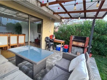 Casa en arriendo mensual en Casa Amplia con amplio Jardín y Piscina (158787), Til til - 4 dormitorios, 3 baños