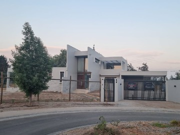 Casa en venta en Santa Esther s/n, Condominio Pinares de Mahuida, parcela 40, Colina - 5 dormitorios, 5 baños