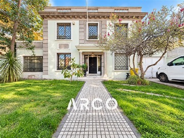 Casa en venta en Pedro de Valdivia | Ernesto Muzard, Providencia - 5 dormitorios, 3 baños