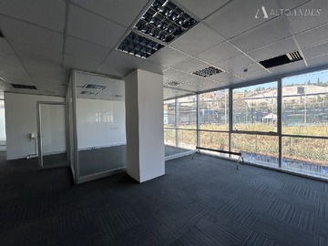 Oficina en arriendo mensual en Ciudad Empresarial, Huechuraba - 1 dormitorio, 2 baños
