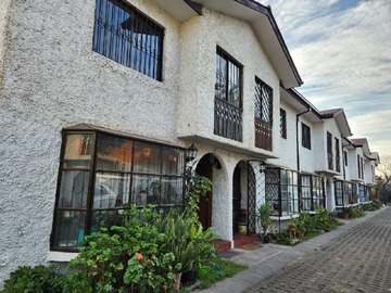 Casa en venta en Calle Los Alerces, Ñuñoa - 3 dormitorios, 3 baños