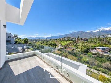 Casa en venta en San Carlos de Apoquindo, Las Condes - 5 dormitorios, 4 baños