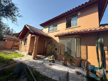 Casa en venta en Casa Amplia y Luminosa en Barrio Tranquilo (168796), Puente Alto - 5 dormitorios, 3 baños