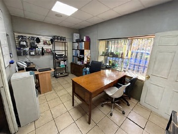 Local Comercial en venta en Avda Matta a pasos de Nataniel Cox, Santiago - 3 baños