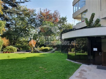 Departamento en venta en Av. Kennedy, Las Condes - 3 dormitorios, 3 baños