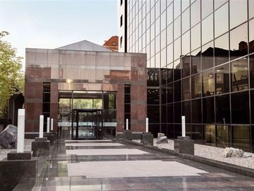 Oficina en arriendo mensual en Edificio Torre Kennedy, Vitacura - 3 dormitorios, 2 baños