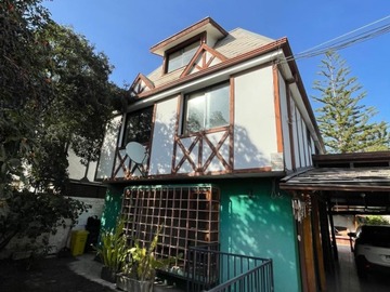 Casa en venta en Del inca y la reconquista, Las Condes - 6 dormitorios, 4 baños