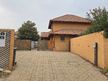 Casa en venta en Moderna Casa de Ensueño en Barrio Tranquilo (169600), Colina - 4 dormitorios, 3 baños