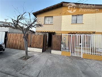 Casa en venta en Cardenal jose maria caro, Coquimbo - 3 dormitorios, 1 baño