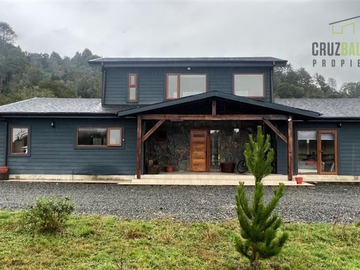 Casa en venta en Camino Las Lomas, Puerto Varas - 4 dormitorios, 3 baños