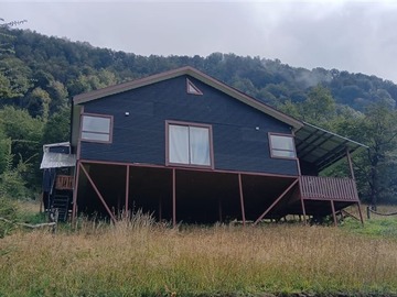 Parcela en venta en Hermosa parcela con casa, quincho y bodega camino lago atravesado 25 minutos de coyhaique, Coyhaique - 3 dormitorios, 2 baños