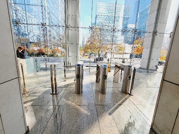 Oficina en arriendo mensual en Oficina con excelente ubicación, Las Condes (160726), Las Condes - 6 dormitorios, 4 baños