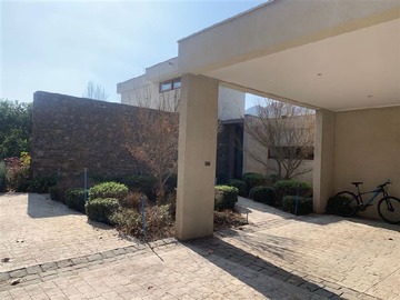 Casa en arriendo mensual en Santa Filomena 11200, Colina - 5 dormitorios, 4 baños