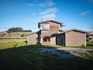 Casa en arriendo mensual en Frente a la cervecería Malta Chocolate, Puerto Varas - 4 dormitorios, 2 baños