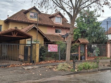 Casa en venta en Calle Antupirén N°7870, Peñalolén - 3 dormitorios, 3 baños