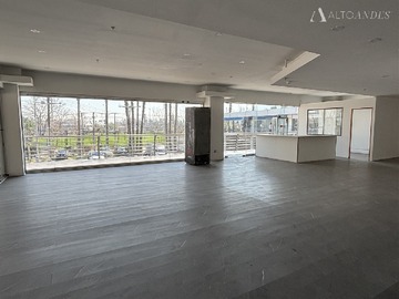 Local Comercial en arriendo mensual en Avenida el El Salto 3.800, Huechuraba - 4 baños