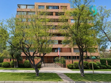 Casa en venta en Isabel La Católica y Américo Vespucio, Las Condes - 4 dormitorios, 3 baños
