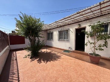 Casa en venta en Pasaje 13 norte con Avenida Central, Pedro Aguirre Cerda - 2 dormitorios, 1 baño