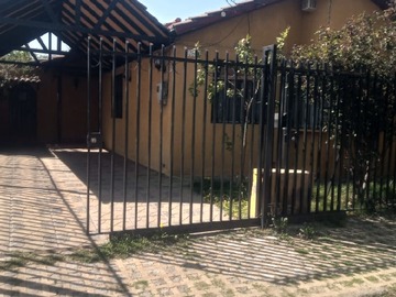 Casa en venta en Cerro Vilcanao, Puente Alto - 4 dormitorios, 2 baños