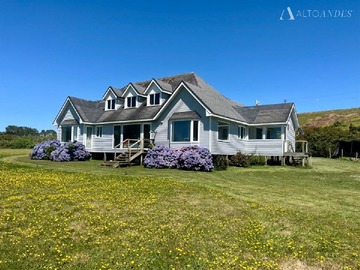 Casa en venta en Frutillar, Región de Los Lagos, Frutillar - 4 dormitorios, 4 baños