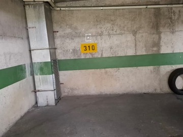 Estacionamiento en venta en Avenida Portugal N°415, Santiago