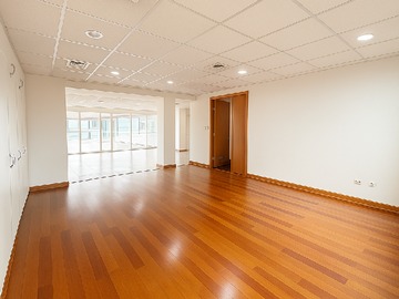 Oficina en arriendo mensual en Espacio de Trabajo con Gran Conectividad (155905), Temuco - 3 dormitorios, 5 baños