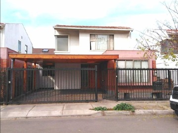 Casa en arriendo mensual en Hermosa casa, condominio El Rosal, Maipú - 3 dormitorios, 3 baños