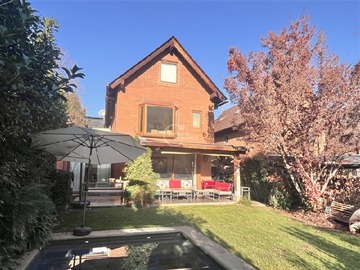 Casa en venta en Colegio Monte Tabor, Lo Barnechea - 4 dormitorios, 4 baños