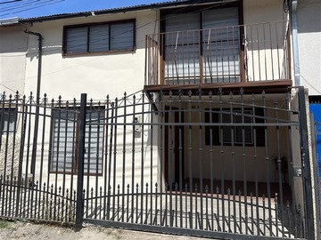 Casa en venta en 6 poniente 26 sur Talca, Talca - 5 dormitorios, 2 baños