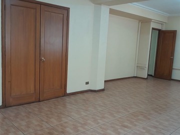 Oficina en venta en Serrano/Metro U. de Chile, Santiago - 4 dormitorios, 2 baños