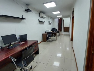Bodega en arriendo mensual en Abdon Cifuentes, Republica Santiago, Santiago - 2 baños
