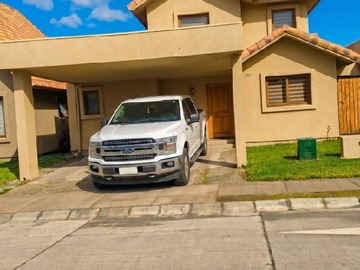 Casa en venta en Vendo hermosa casa en condominio a 2 cuadras colegio aleman, Chillán - 3 dormitorios, 3 baños