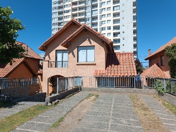 Casa en venta en Calle Altos de Viña, Viña del Mar - 4 dormitorios, 2 baños