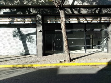 Local Comercial en arriendo mensual en Local Moderno en Zona de Alta Demanda (177417), Santiago - 1 baño