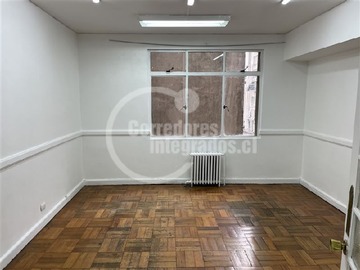 Oficina en venta en Frente al banco de chile, Santiago - 1 dormitorio, 1 baño