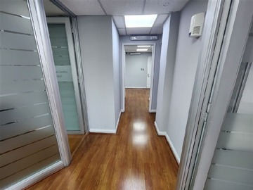 Oficina en venta en Los Conquistadores, Providencia - 5 dormitorios, 2 baños