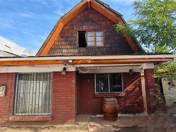 Casa en venta en Las tres Pascualas con Valenzuela Llanos, La Reina - 6 dormitorios, 2 baños