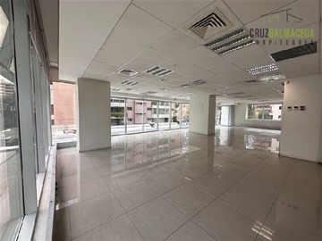 Oficina en arriendo mensual en Enrique Foster, Las Condes - 6 dormitorios, 2 baños