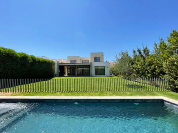 Venta / Casa / Colina