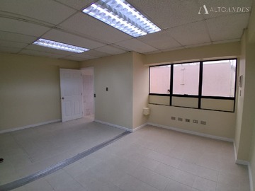 Oficina en arriendo mensual en 9 norte con Av. Libertad, Viña del Mar - 1 dormitorio, 1 baño