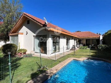 Casa en venta en Avda. La Dehesa / El Roble, Lo Barnechea - 4 dormitorios, 4 baños