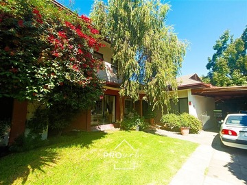 Casa en venta en Ricardo Wagner / Las Luciernagas, La Reina - 5 dormitorios, 4 baños