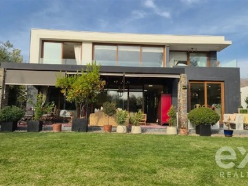 Casa en venta en Condominio Los Bosques, Colina - 5 dormitorios, 5 baños