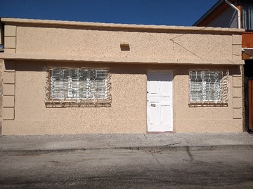 Casa en venta en Vendo Linda Casa en Lo Prado Amplio Terreno - 4 dormitorios, 3 baños